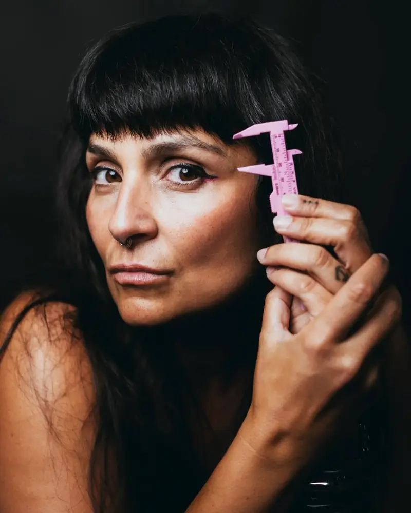 Patty con el compás de medida